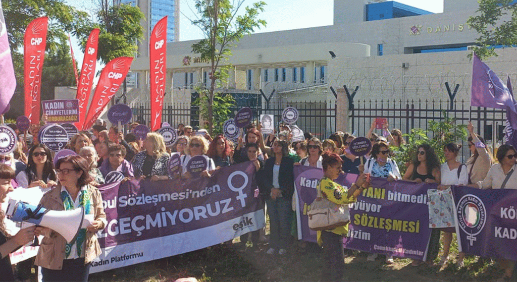 women protesting in turkey